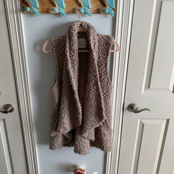 Altar'd State Jackets & Blazers - Altar’d state Sherpa vest